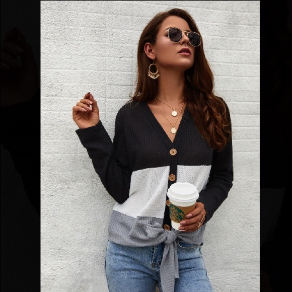 ‼️JUST IN‼️ SMALL colorblock knot hem cardigan - Picture 5 of 7